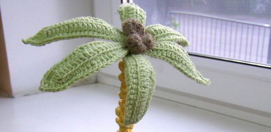 Вязаная пальма и вязаное озеро