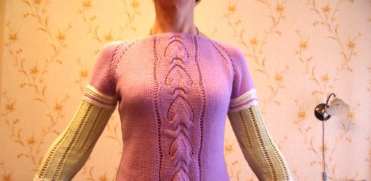 Вязанный спицами пуловер Сабрина