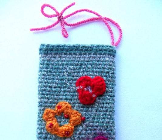 Чехол на мобильный Объёмные цветы Вязаный чехол на мобильный Объёмные цветы