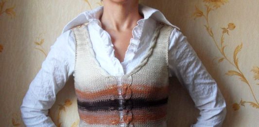 Вязаный Жилет Елена Вязаный жилет с косами Елена