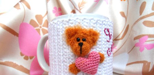 Вязаный чехол для кружки медвежонок