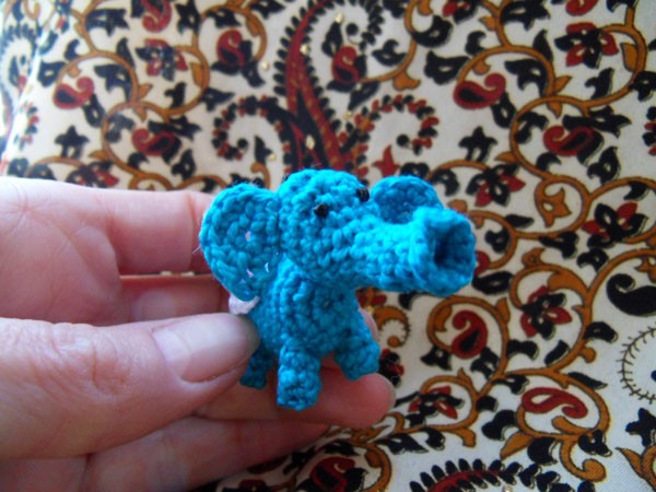 Вязаная игрушка Мини слон