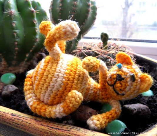 Вязаная игрушка Кот