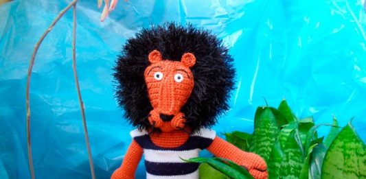 Вязаная игрушка Лев Бонифаций