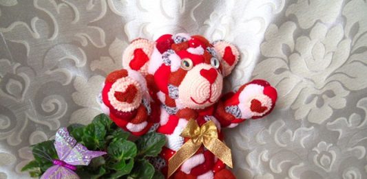 Шитая мягкая игрушка медвежонок