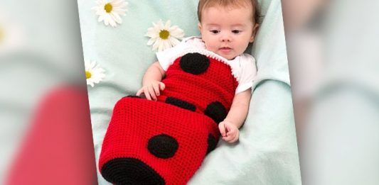 Вязаный детский кокон «Божья коровка»