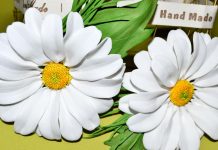 Заколка-брошь Ромашка из фоамирана