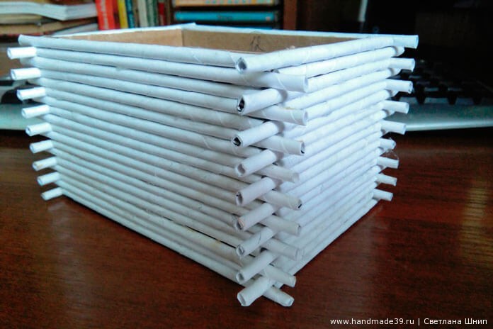 Как сделать домик из бумажных трубочек?