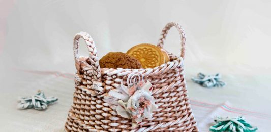 Мастер-класс «Корзиночка для печенья, плетённая из газет»