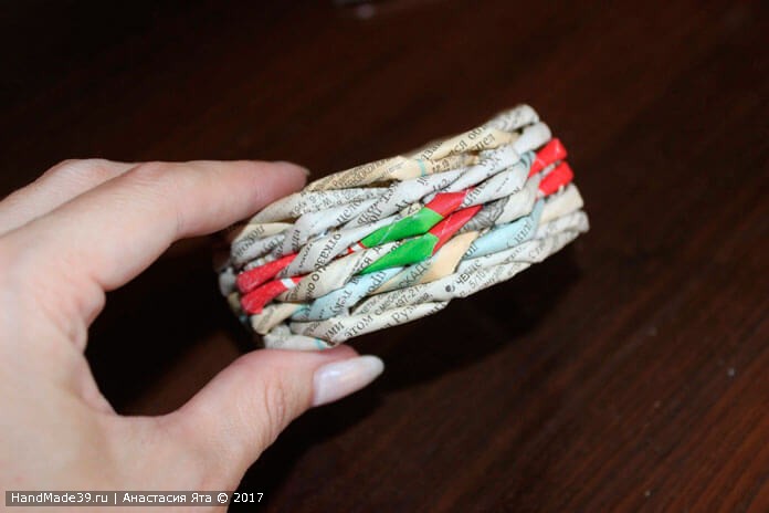 Плетение браслетов из цветных трубочек