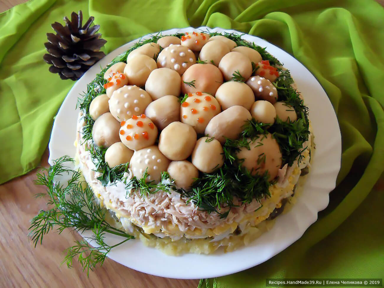 Салат «Грибная поляна» с шампиньонами и курицей – пошаговый кулинарный рецепт с фото